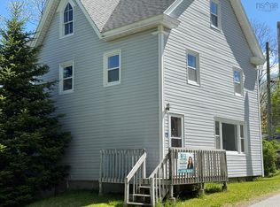 75 Cove Rd, Lunenburg, NS B4V0T5