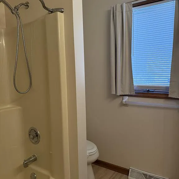 2812 Eastwood Dr — Photo 10