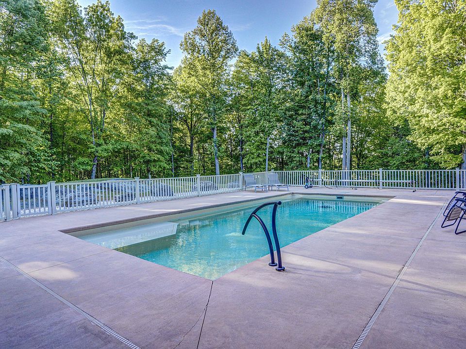 28th image of 167 Tailwater Rd