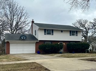 4901 Middaugh Ave, Downers Grove, IL 60515