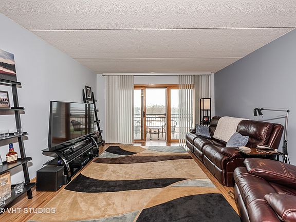 3rd image of 5555 N Cumberland Ave Unit 508