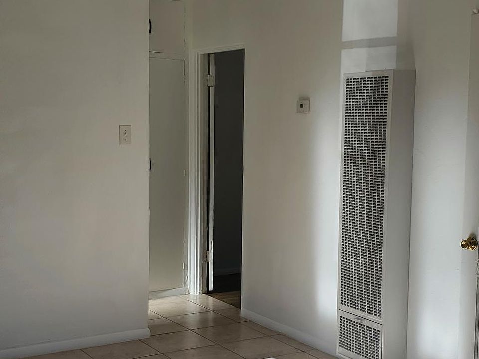 1st image of 1934 E Adams St #8b4uepye0