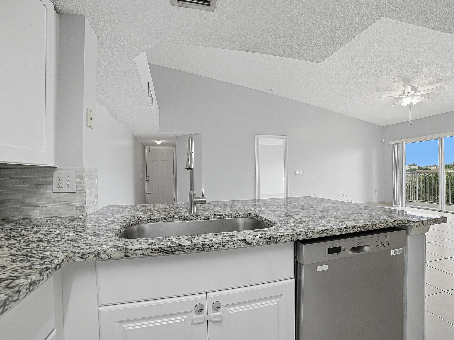 2 bed, 2.0 bath, 1246 sqft, $2,250 — Photo 4