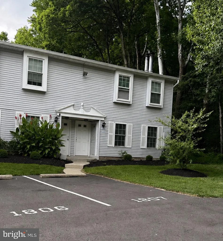 2 bed, 2.0 bath, 882 sqft, $1,800 — Photo 1
