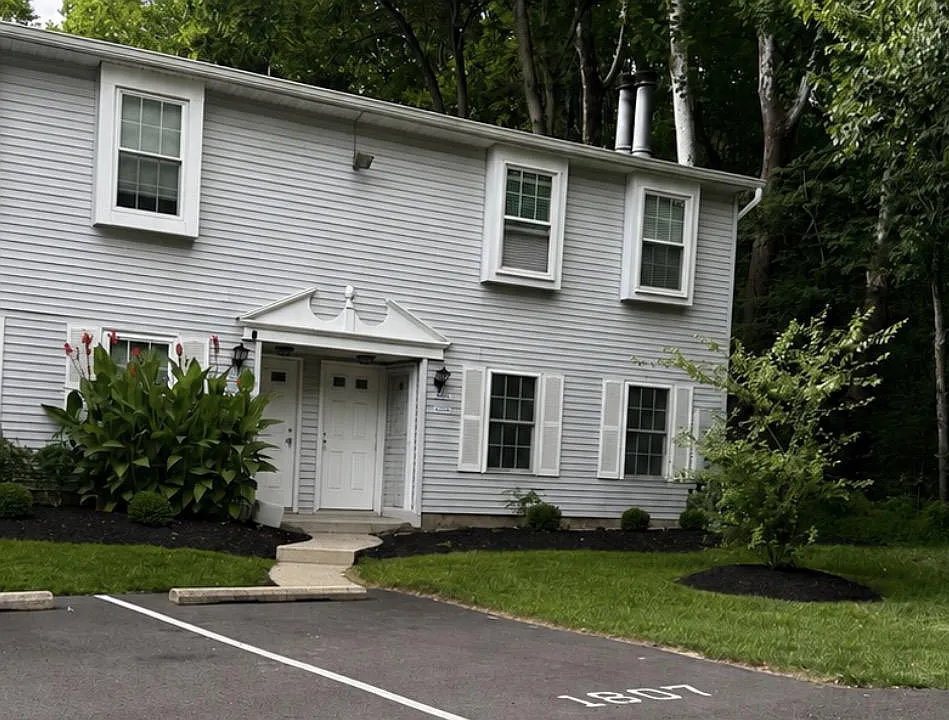 1806 Huntingdon Mews