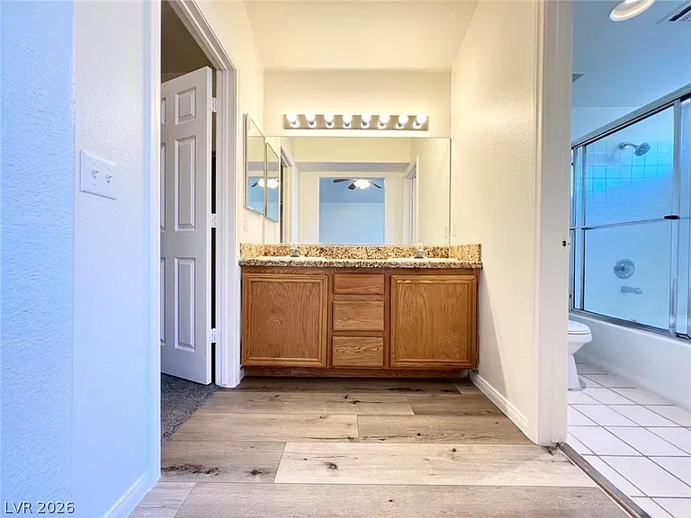 8284 W Rochelle Ave — Photo 16