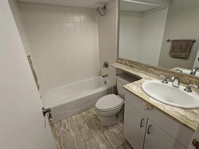 1208 W Fletcher St — Photo 23