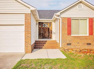 922 Alexwood Dr, Hope Mills, NC 28348