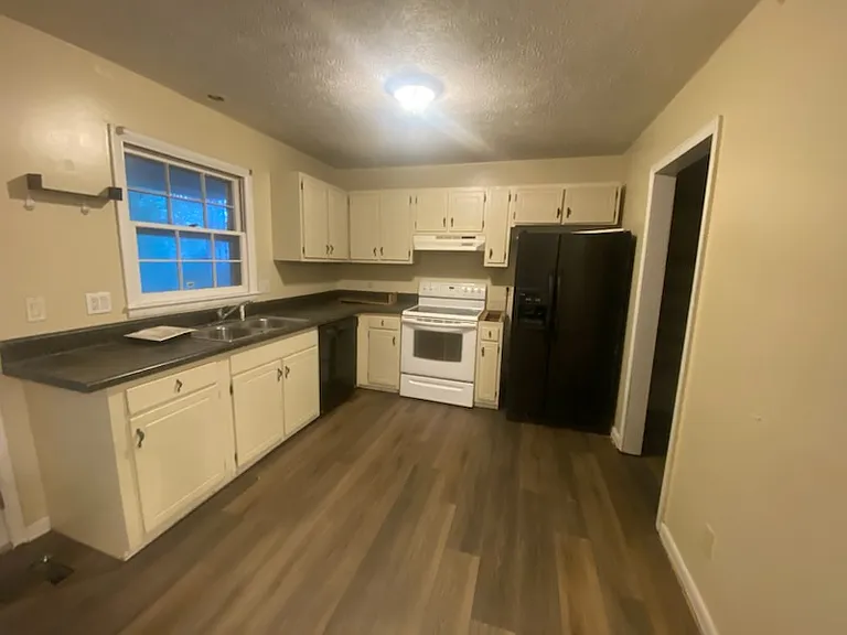 733 Goodyear Dr — Photo 15
