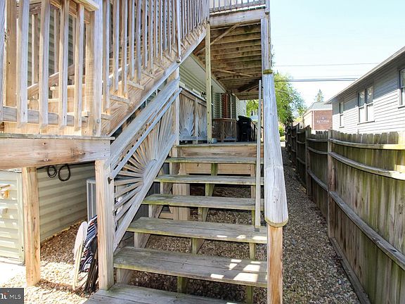 3rd image of 313 S Main St APT 5