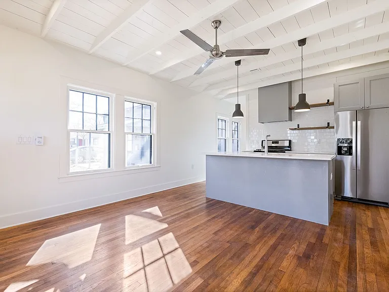 909 N Mesquite St — Photo 2