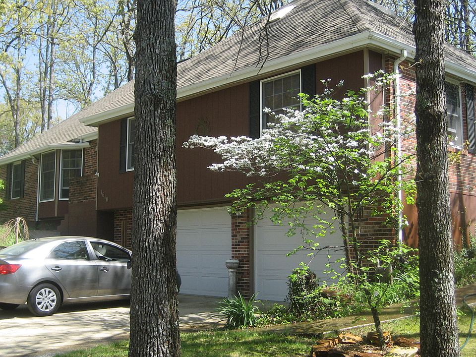 2nd image of 1610 Lincoln Ln