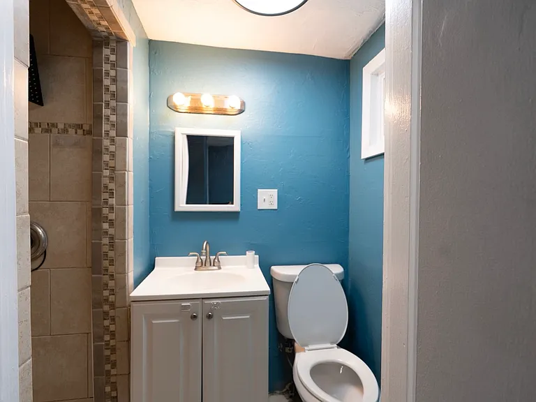 87 What Cheer Ave — Photo 2