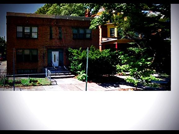 4th image of 4700 Cedar Ave #1