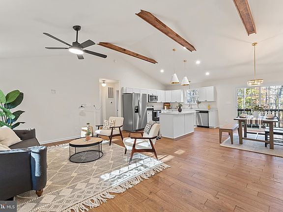 3rd image of 11615 Forest Walk Dr