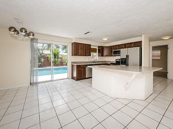 4th image of 1560 San Roy Dr