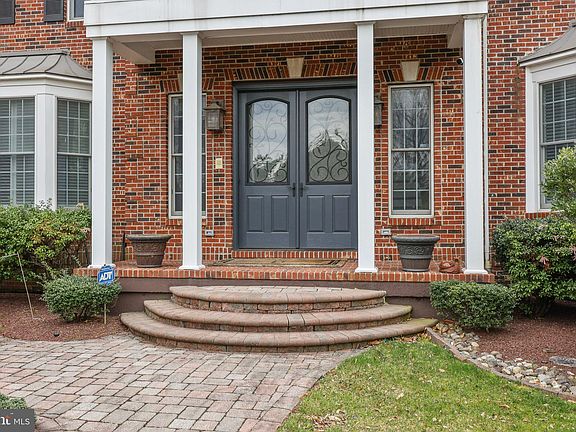 4th image of 28 Claire Dr