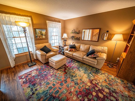 4th image of 1002 Yorkshire Ln NW