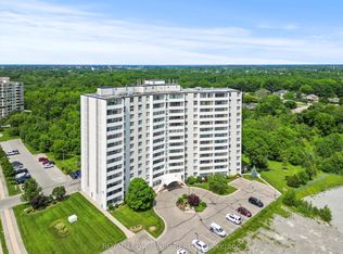 15 Towering Heights Blvd #1202, Saint Catharines, ON L2T 3G7