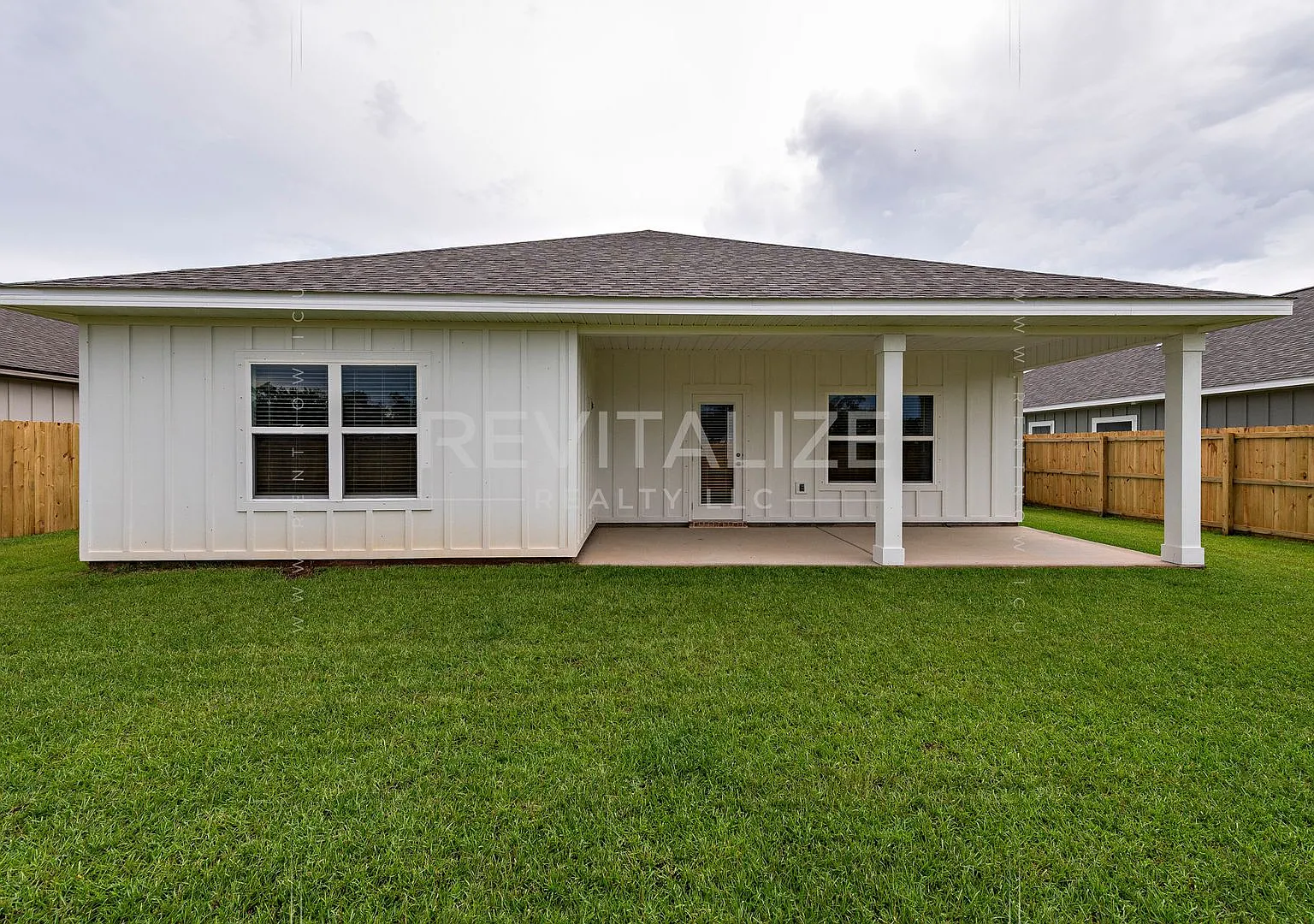 New Lakefront Home in Hadley Village Foley, AL — Photo 4