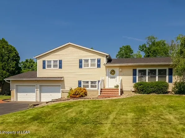 23 Pear Tree Ln, Dallas, PA 18612