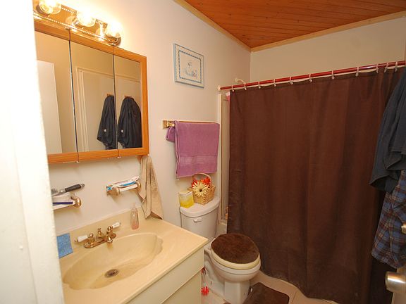 5th image of 21 Meadow Ave