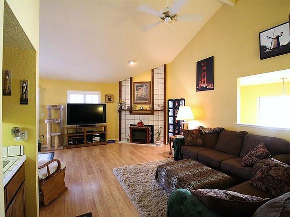 4th image of 211 Live Oak Cir