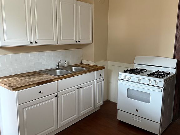 2nd image of 224-26 Rider Ave #1