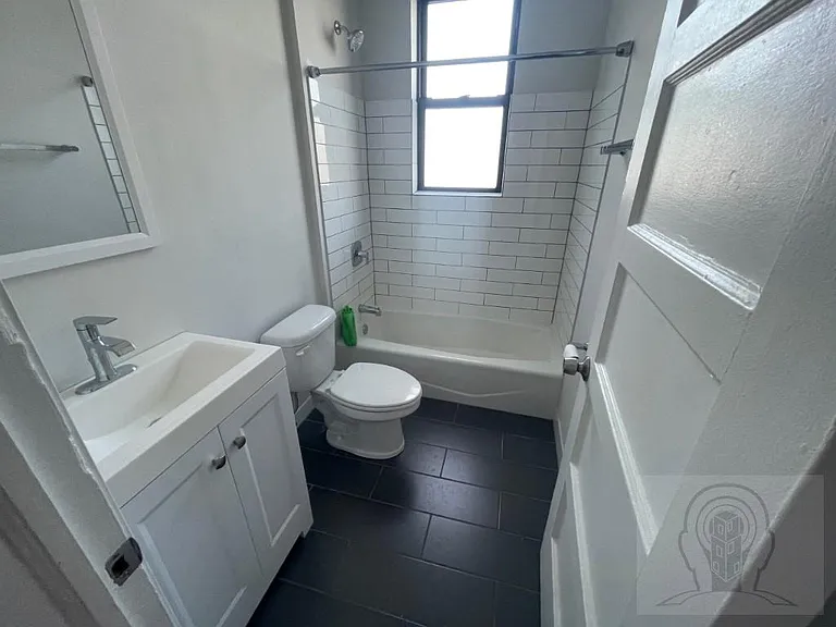 1010 W Dakin St #3 — Photo 9