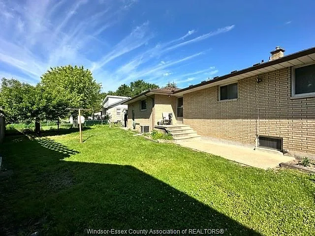 921 Kennedy Dr W — Photo 16