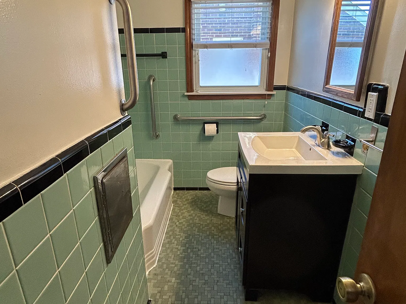 3 bed, 1.5 bath, 986 sqft, $1,800 — Photo 3