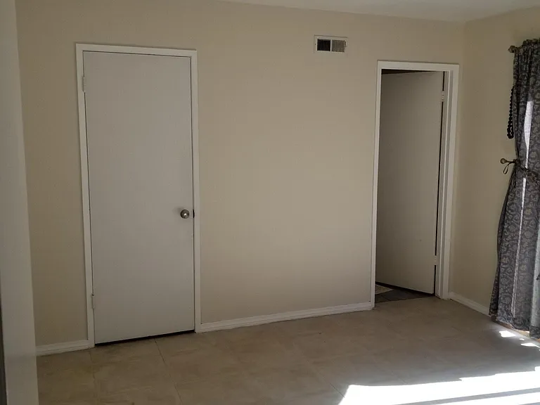 2244 Finch Ln — Photo 10