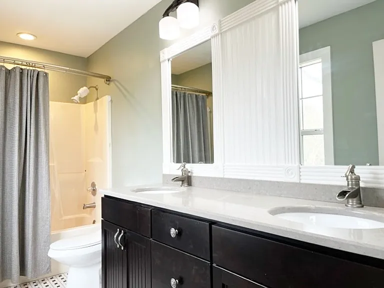 1301 Woodridge Dr — Photo 11