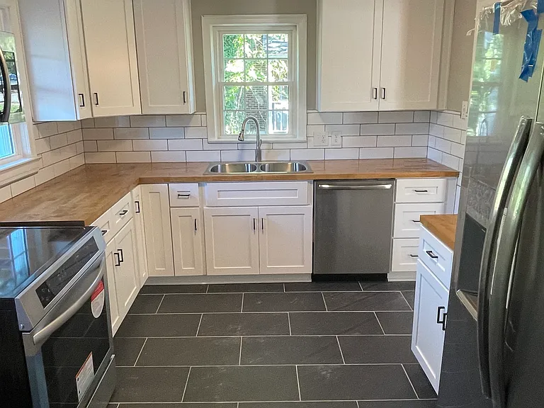 2655 Laburnum Ave SW — Photo 3
