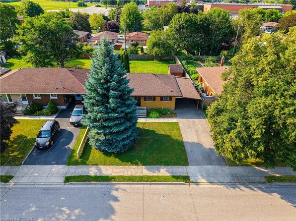 41 Hilltop Dr, Cambridge, ON N1R 1T2