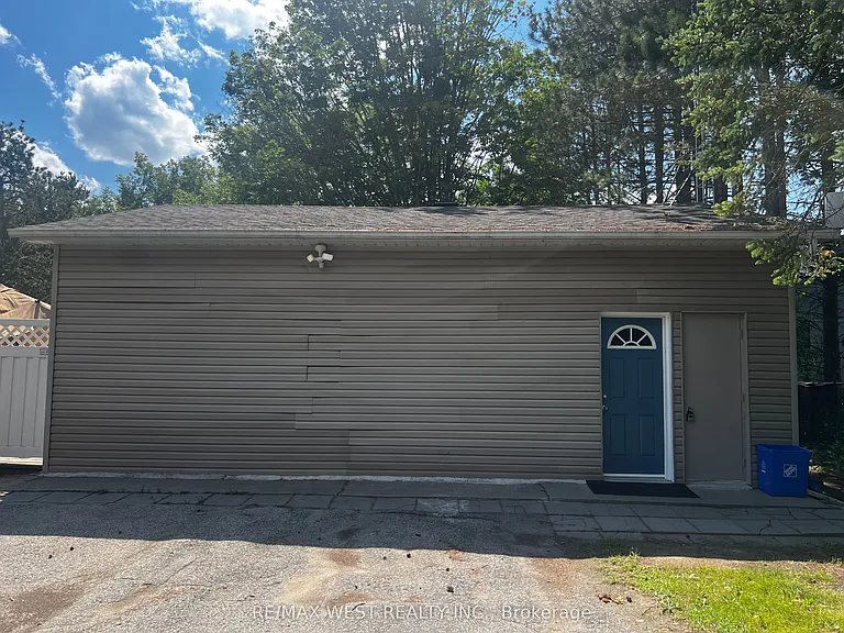 16632 York Durham Line #GARAGE — Photo 2