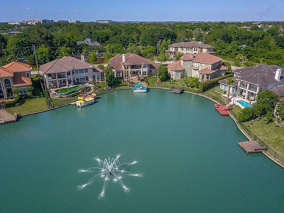 3rd image of 18903 Windsor Crest Dr