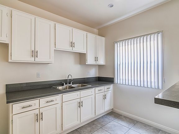 4th image of 420 N Coronado St APT 209