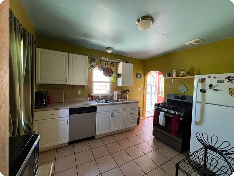 1316 Los Tomases Dr NW — Photo 9