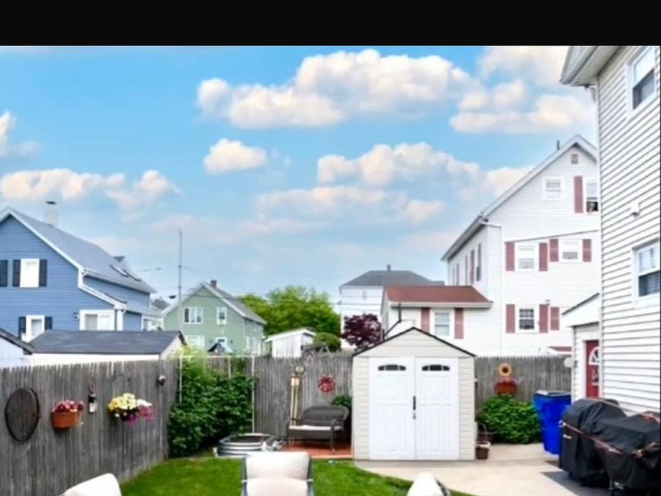 " Spacious backyard suitable for barbecues and outdoor gatherings ".