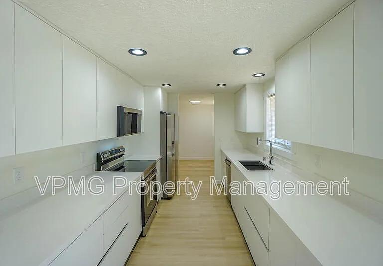 19505 NE 11th St — Photo 17