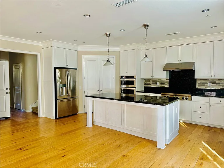 102 Chestnut Grv — Photo 6