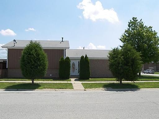 1st image of 1422 Memorial Dr