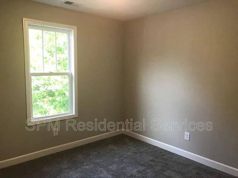 186 Lincoln Place Cir — Photo 11