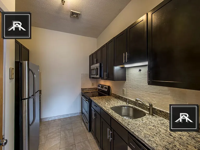 1077 Commonwealth Ave #209 — Photo 4