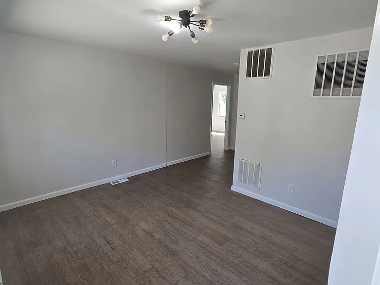 124 Erica Rd — Photo 9