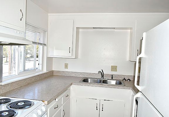 5th image of 818 Mariposa St