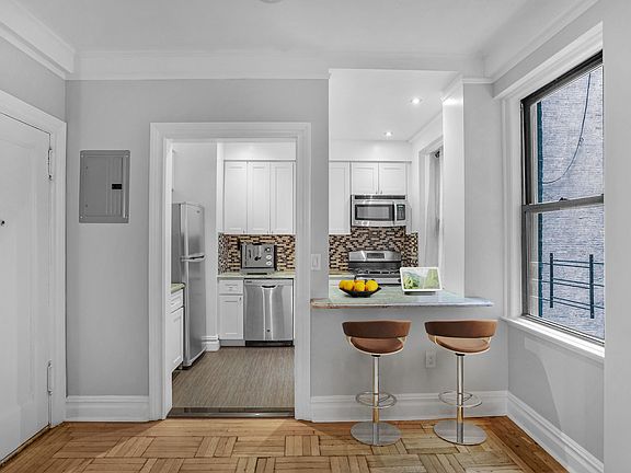 3rd image of 105 W 55th St APT 7D