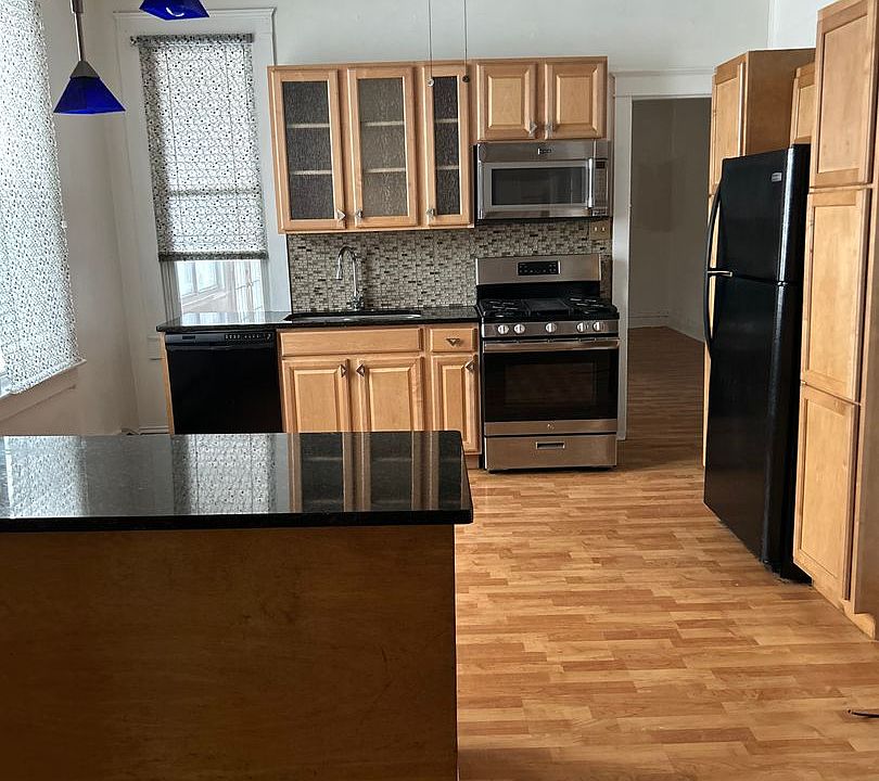 1st image of 700 W Philadelphia St #1