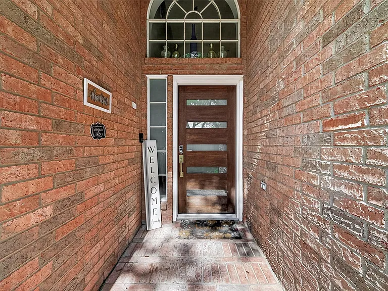 6514 Kings Summit Dr — Photo 5